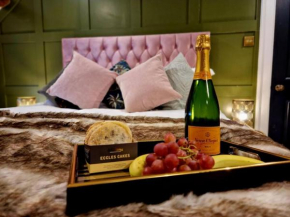 Hamilton-The Cruck Luxury Let